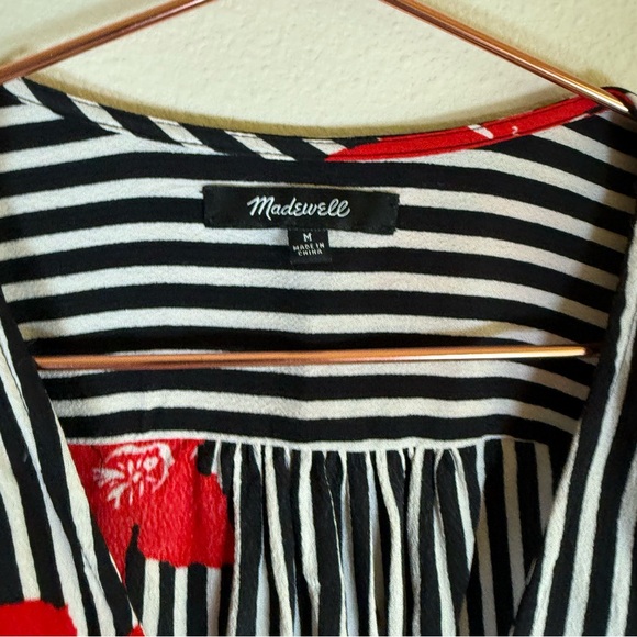 ❤️🌹 Madewell Striped Floral Tie-Front Blouse – Medium 🌹❤️ - Picture 3 of 9